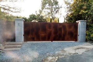 Portail moderne en fer